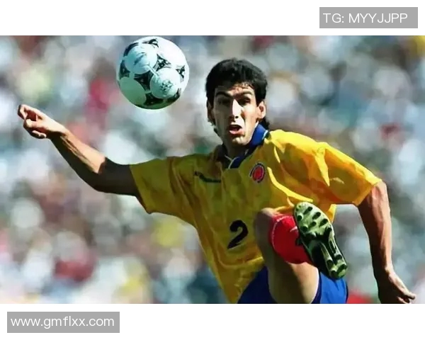 某足球明星私下踢野球场面曝光引发热议 震撼球迷世界